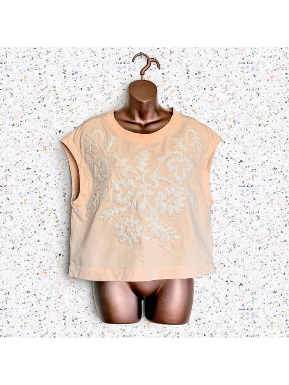Anthropologie Peach Boho Floral Appliqué Knit Sleeveless Crop Muscle Tee Sz S
